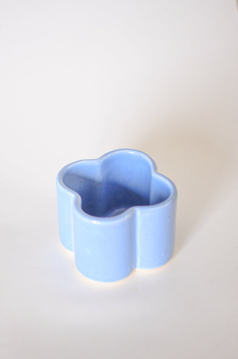 Clover Planter — Light blue