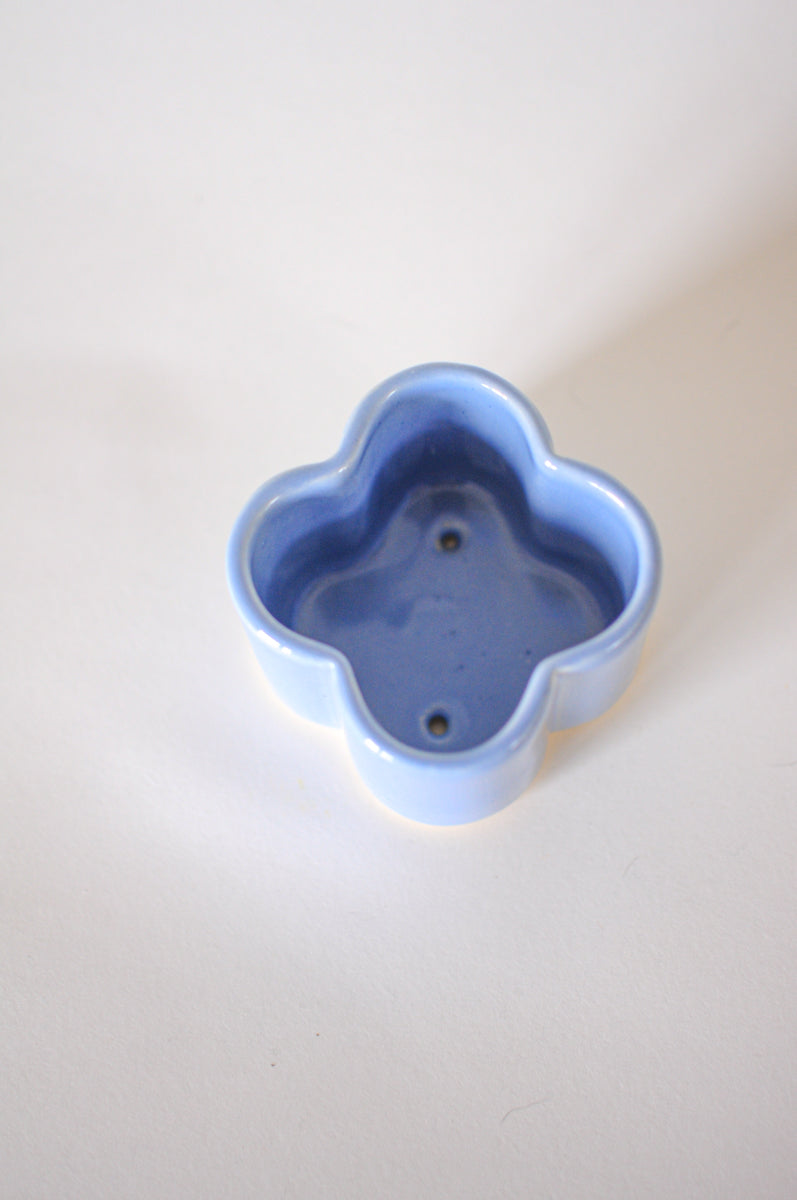 Clover Planter — Light blue