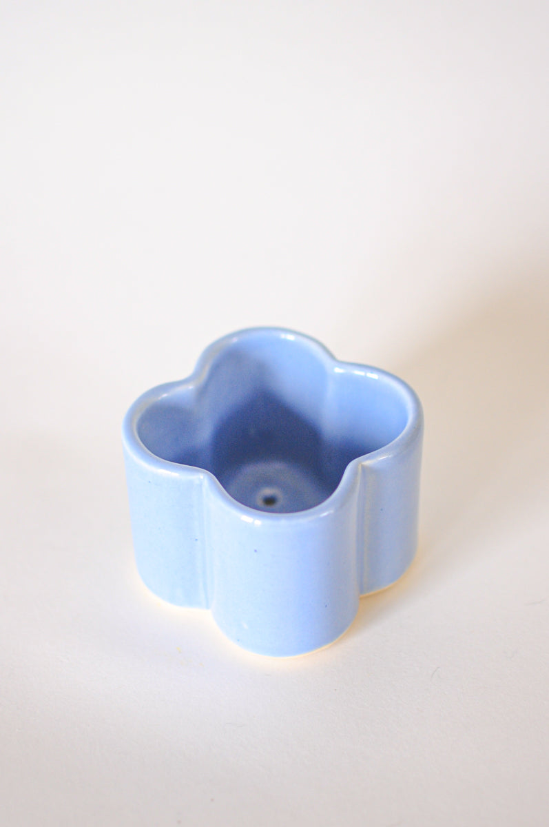 Clover Planter — Light blue