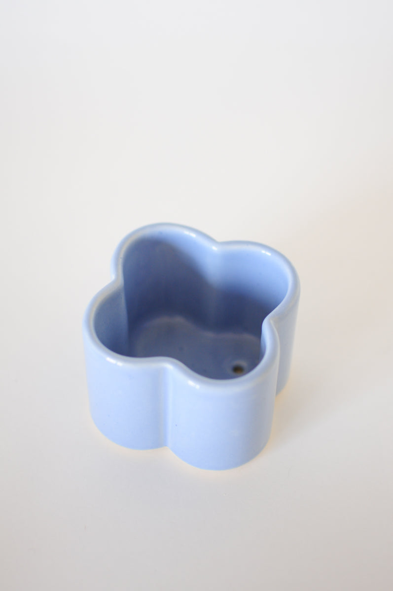 Clover Planter — Light blue