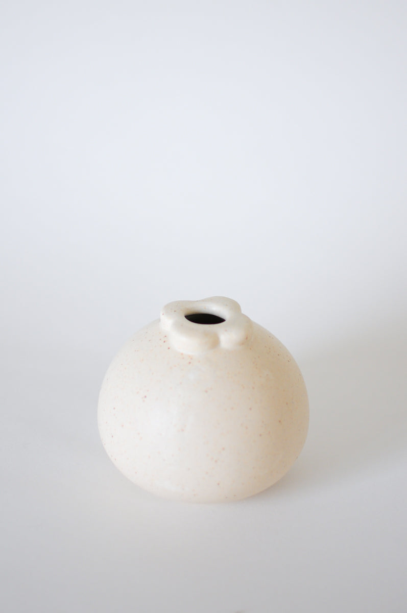 Mangosteen Vase — Oatmeal