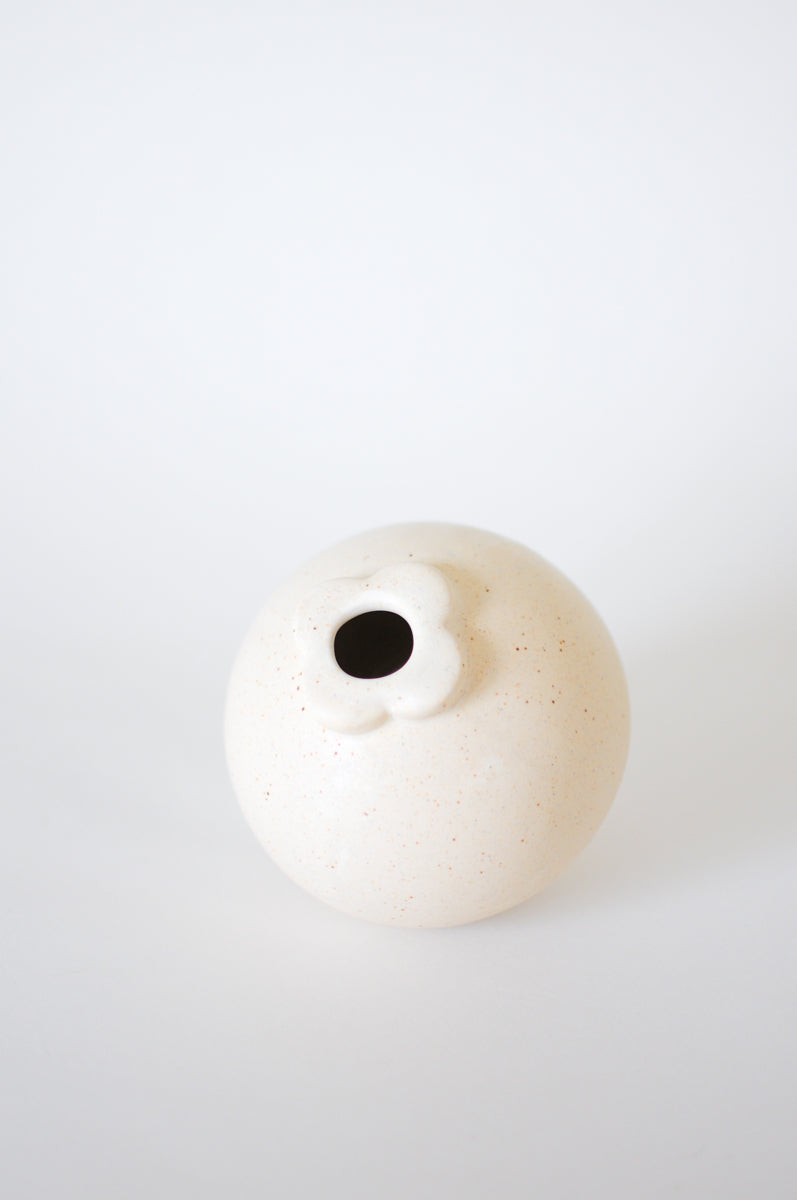 Mangosteen Vase — Oatmeal