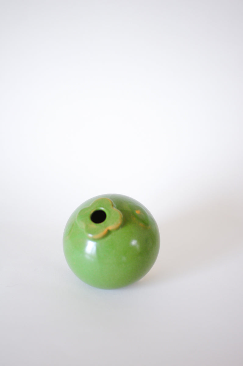 Mangosteen Vase — Pickle Green