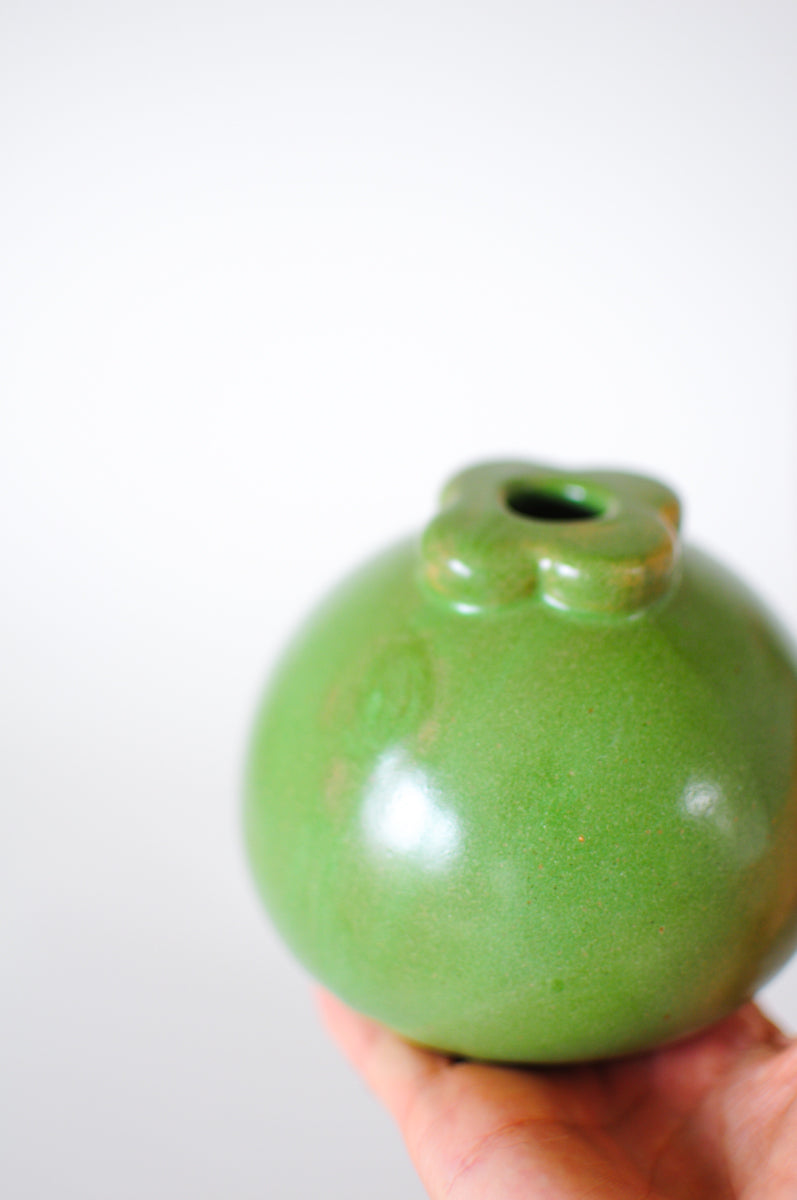 Mangosteen Vase — Pickle Green
