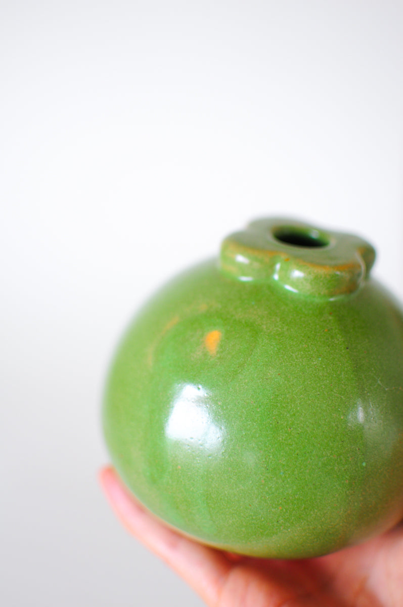 Mangosteen Vase — Pickle Green
