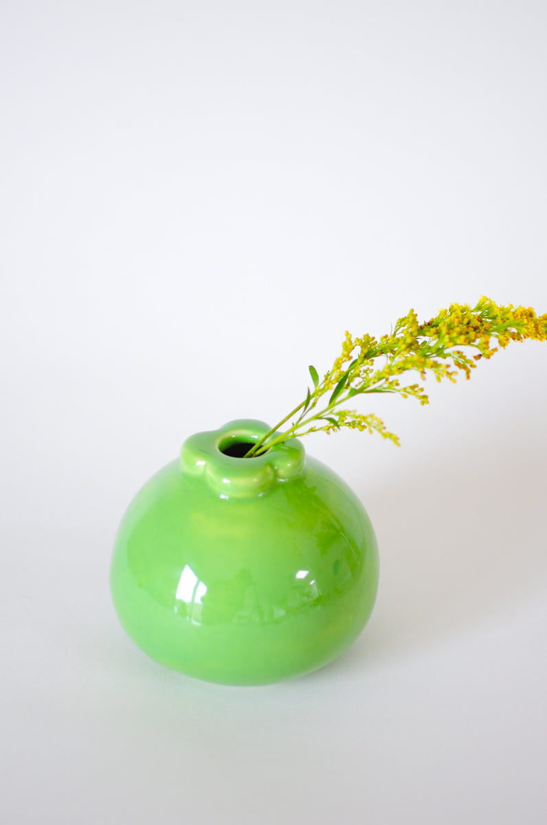 Mangosteen Vase — Light Green