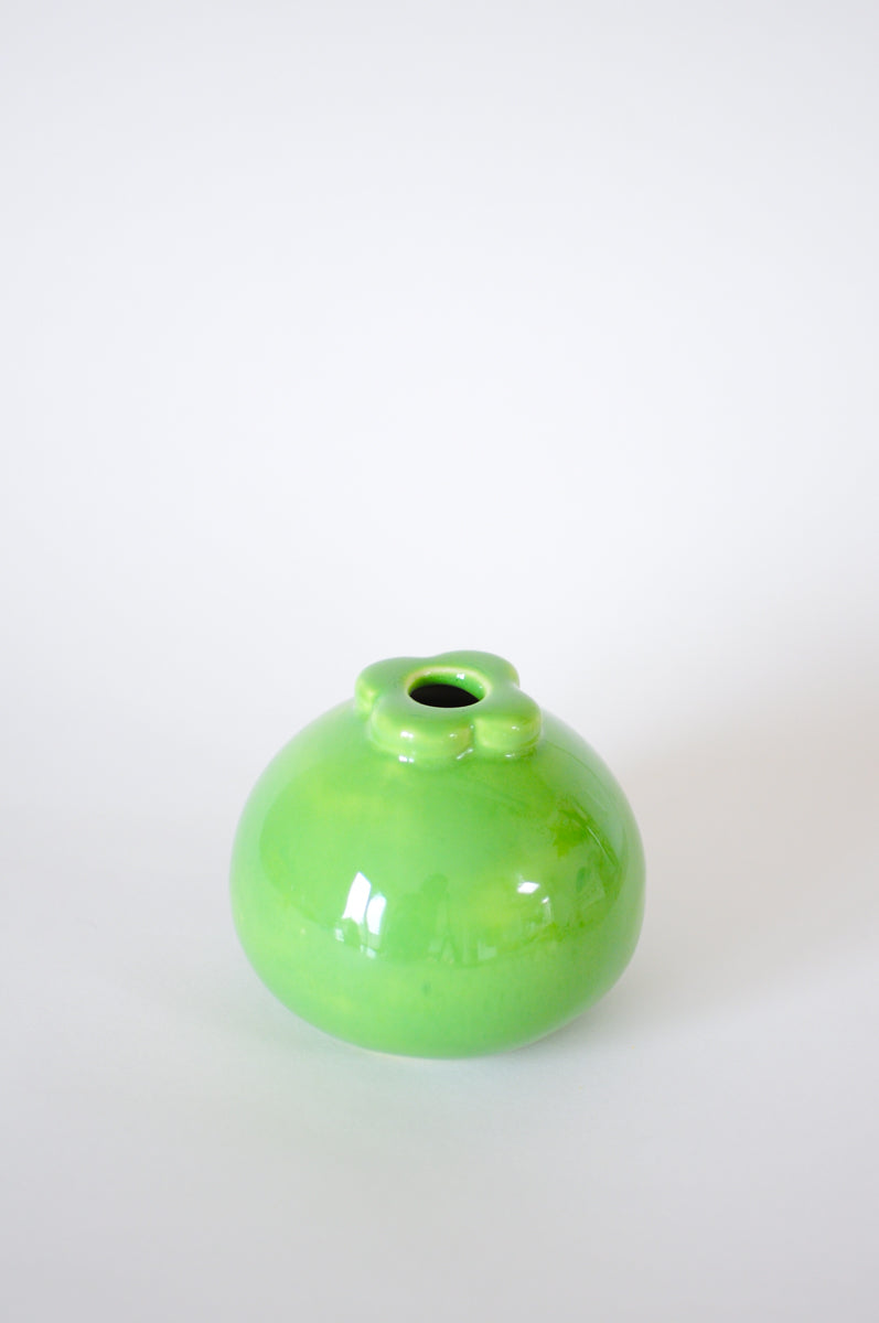 Mangosteen Vase — Light Green