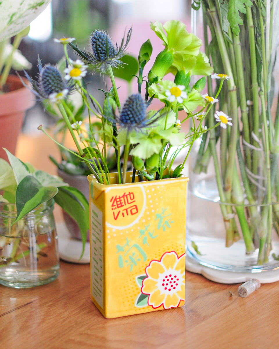 Vita Chrysanthemum Tea vase