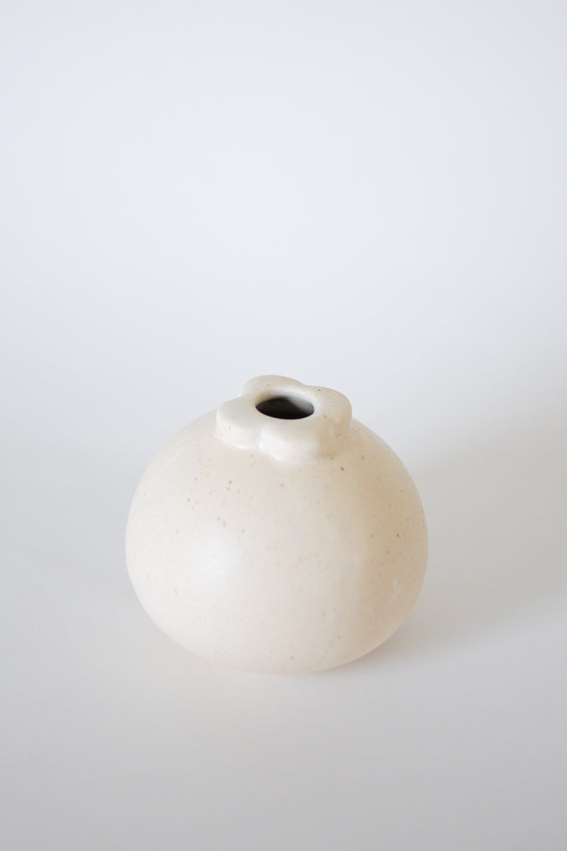 Mangosteen Vase — Oatmeal