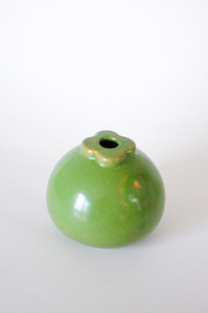 Mangosteen Vase — Pickle Green