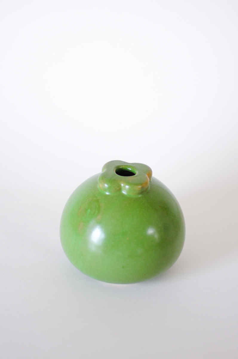 Mangosteen Vase — Pickle Green